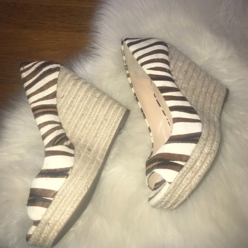 Vince Camuto‎ calf hair espadrille wedge size 9.5
